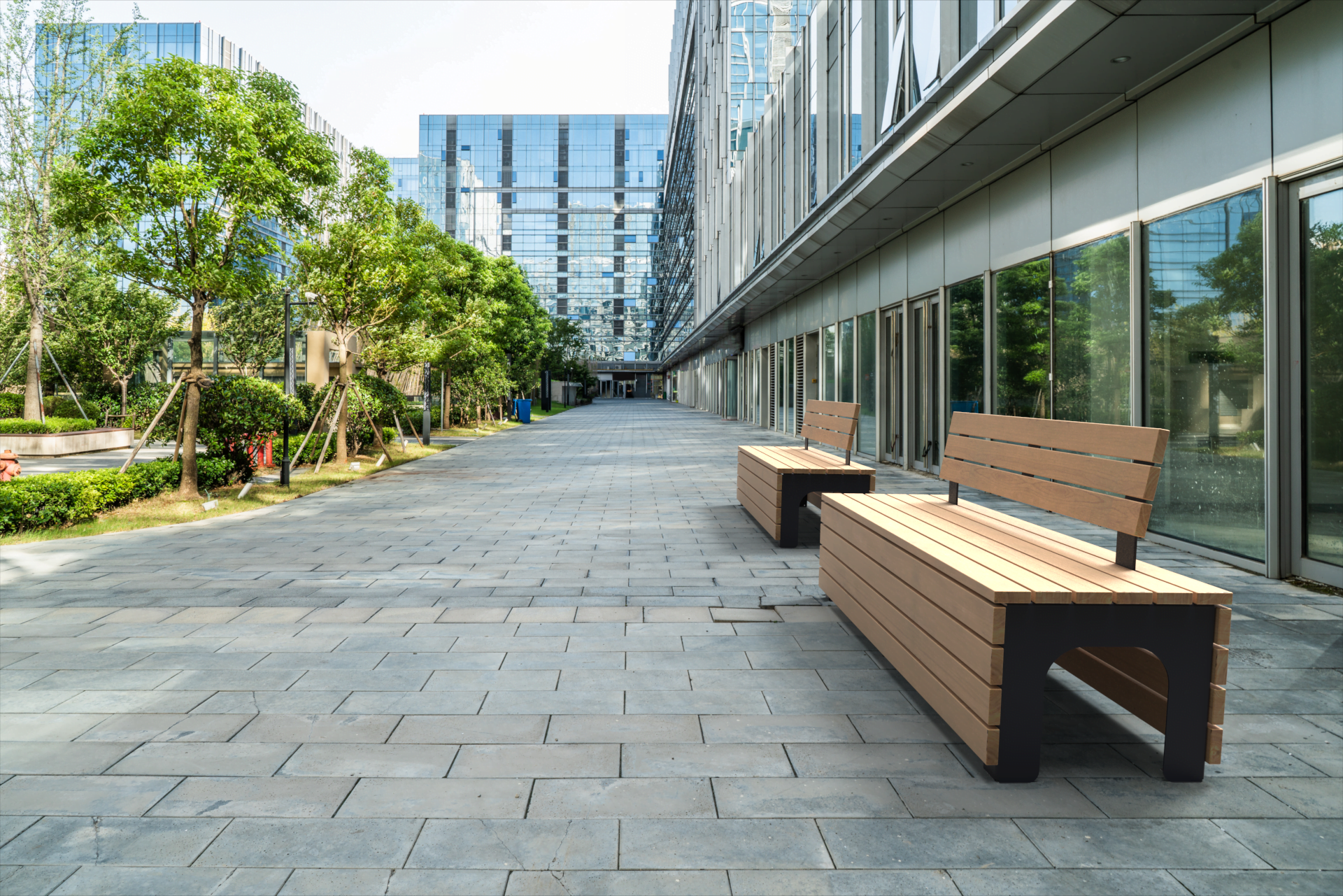 Zwarte tuinbank BLOCKS Stretch Comfort van Inter Design in de omgeving